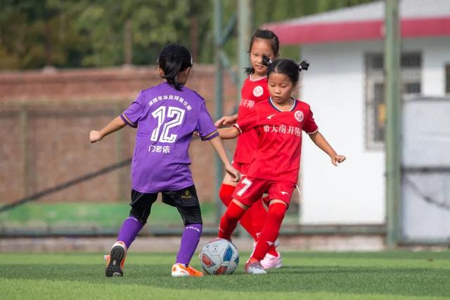 巴萨以7比2击败桑坦德竞技，拉菲尼亚获最高评分